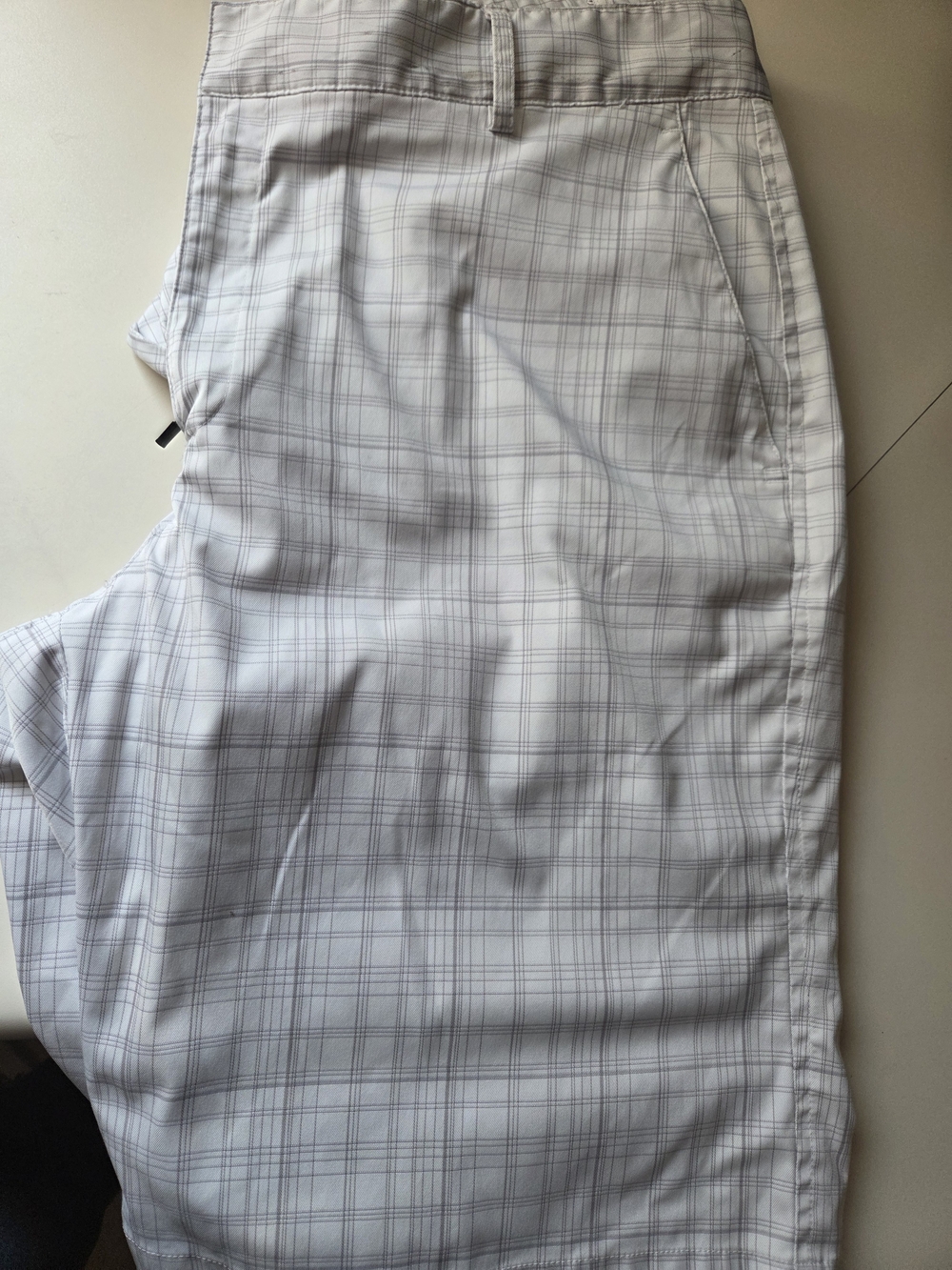Under Armour White Plaid Men's Shorts  -34 Waist♡ Gently Used!